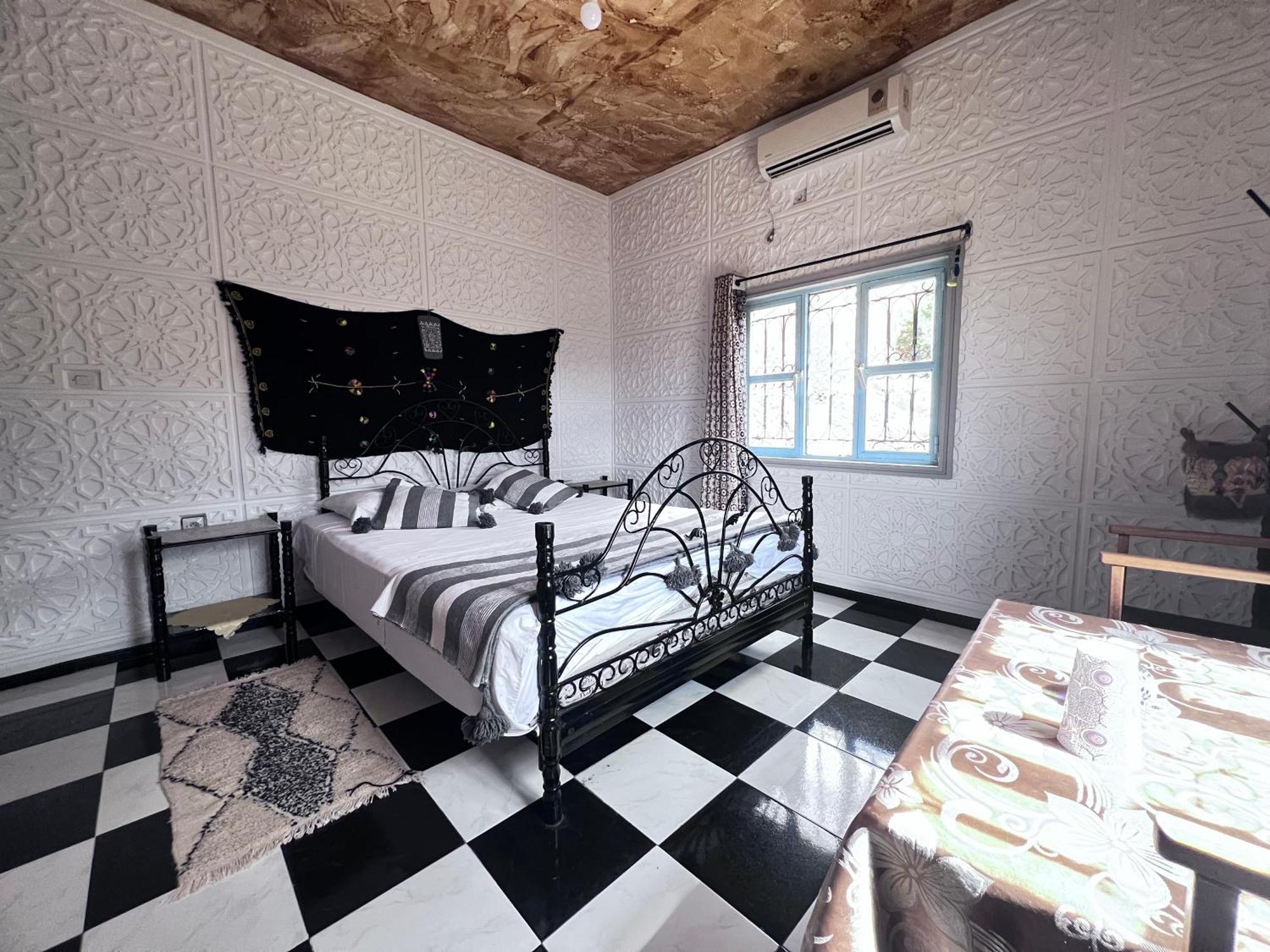 La Maison Traditionnelle Hotel Et Guesthouse ทาเฟราสท์ ภายนอก รูปภาพ