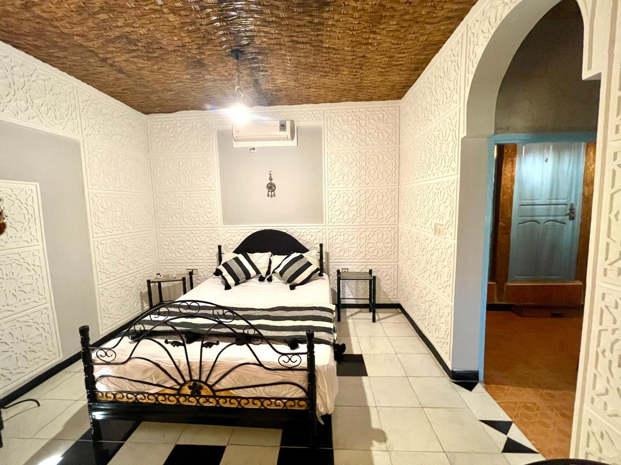 La Maison Traditionnelle Hotel Et Guesthouse ทาเฟราสท์ ภายนอก รูปภาพ